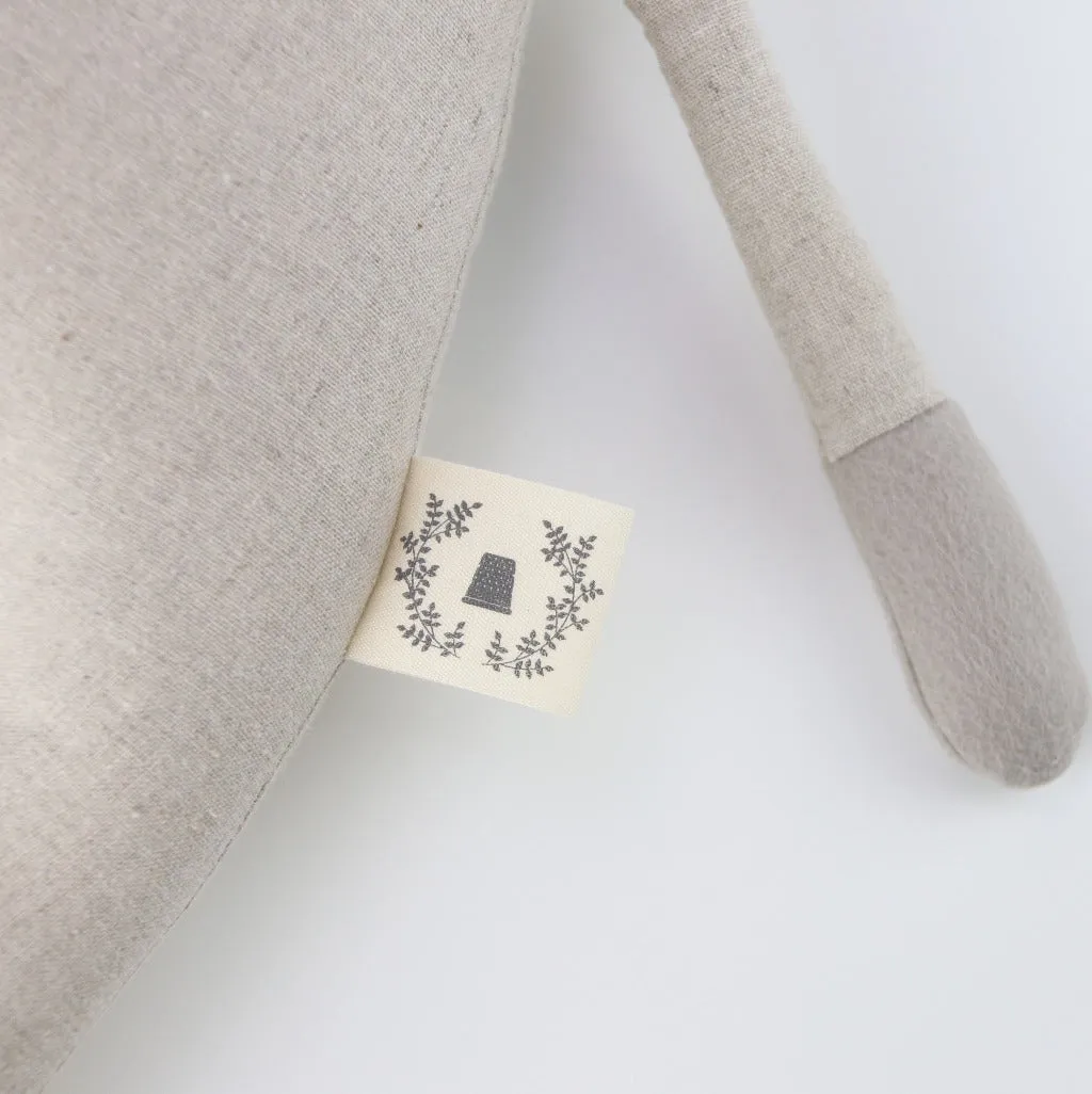 Macaron Ruffle Hebe Hare