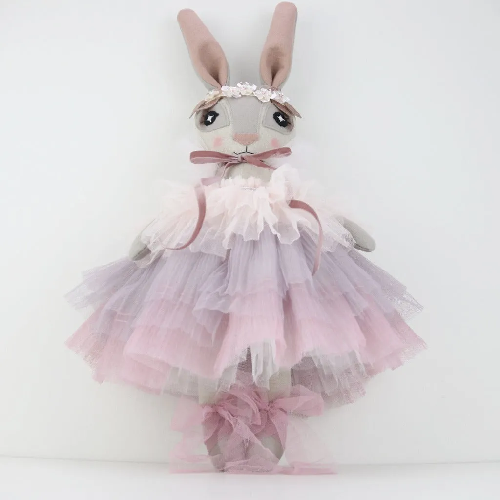 Macaron Ruffle Hebe Hare