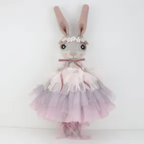 Macaron Ruffle Hebe Hare