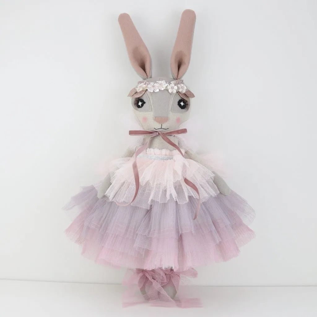 Macaron Ruffle Hebe Hare
