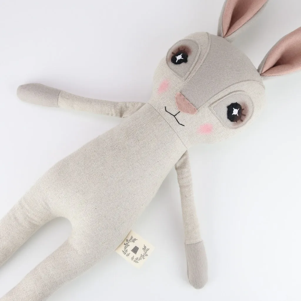 Macaron Ruffle Hebe Hare